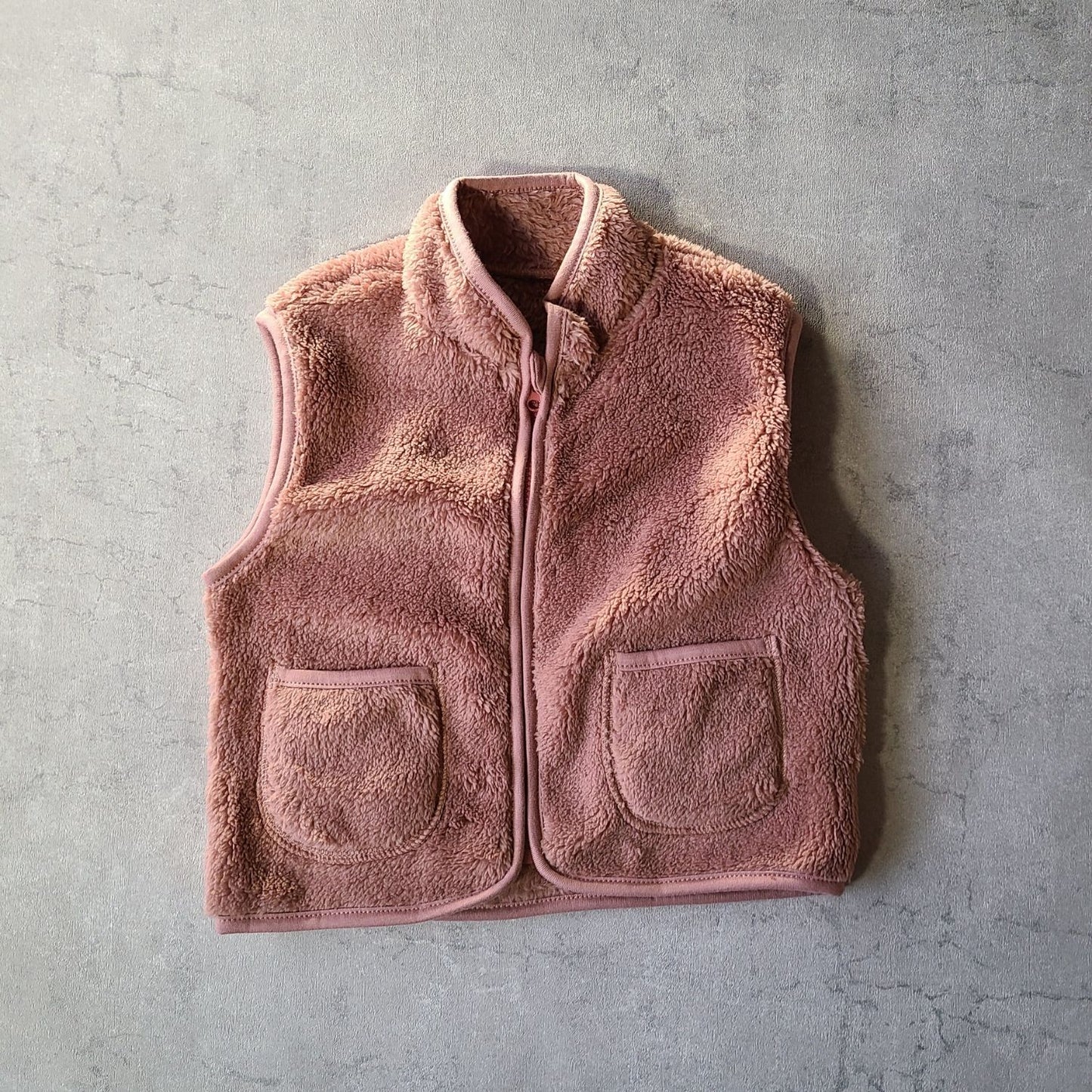 ボアベスト ベビー服 もこもこで暖かいボア素材 60 70 80 90サイズ