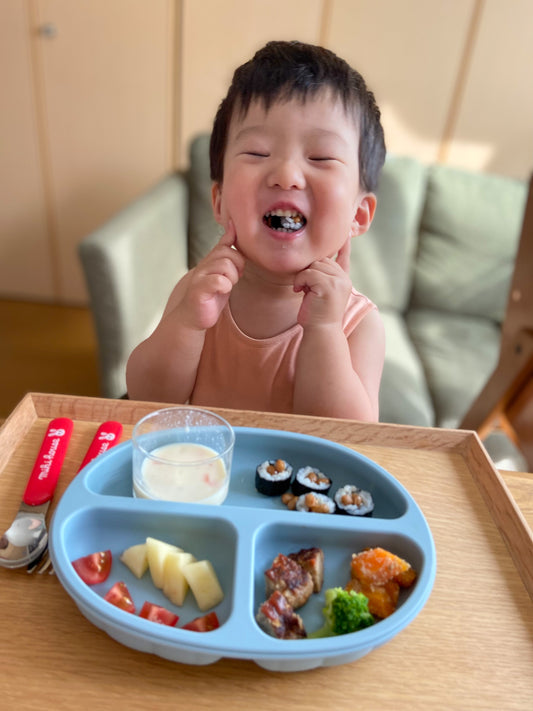【離乳食のストレス激減】お皿ポイッ！遊び食べ…「自分で食べたい」期をラクに乗り切る神アイテム3選